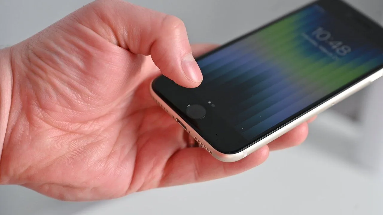 Apple akan Hentikan Penjualan iPhone SE dan iPhone 14 di Eropa Akibat Aturan USB-C