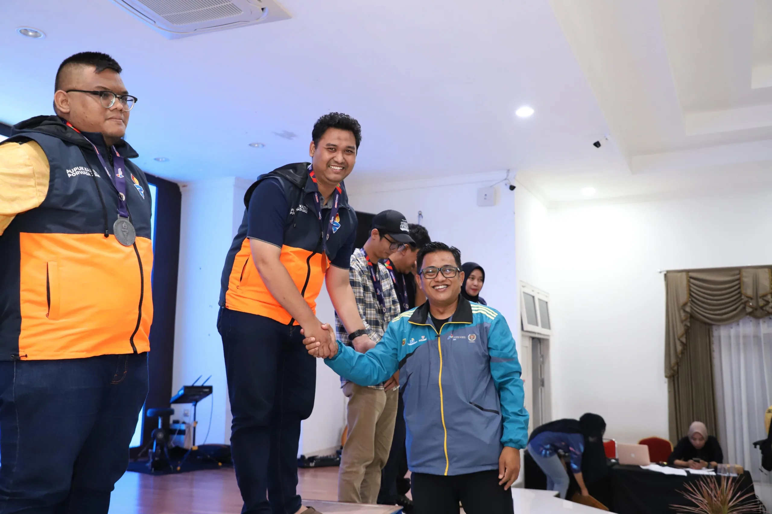 Lewat Tangan Zulfikar, Bontang Pertahankan Emas Karya Tulis Jurnalistik Pupuk Kaltim Porwada 2025