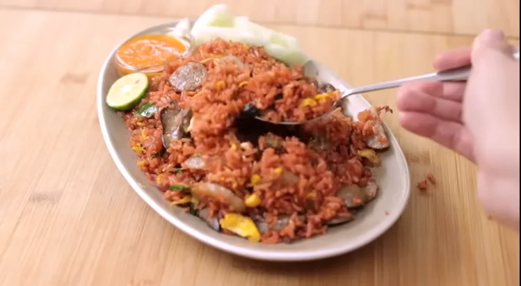 Mudah Dibuat, Resep Nasi Goreng Merah Khas Makassar ala Devina Hermawan