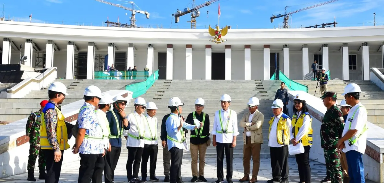Jokowi Tinjau Kesiapan HUT ke-79 RI di IKN, Optimis Berkantor Juli Mendatang