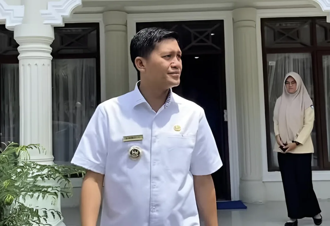 Viral Tinggalkan Warga saat Bencana demi Umrah, Bupati Aceh Selatan Didepak Gerindra dan Tuai Kecaman