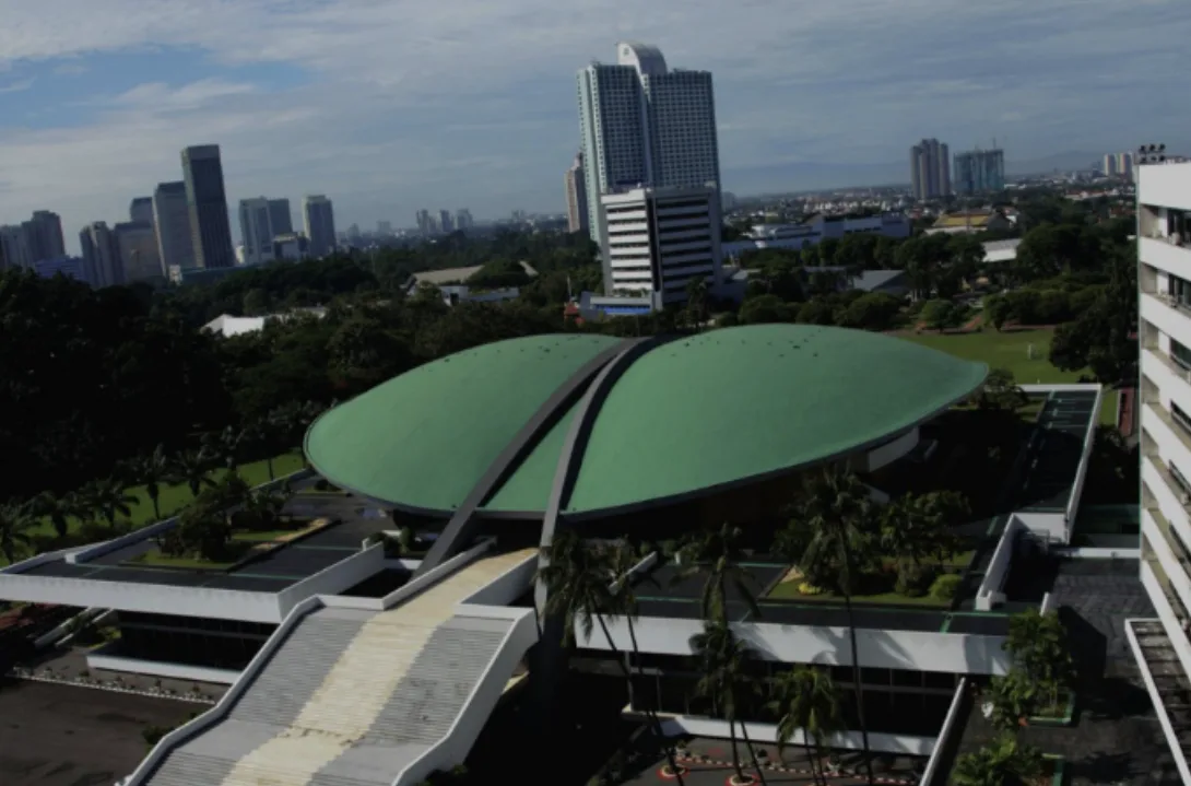 Rapor DPR 2025: Ketika Tunjangan Fantastis Berujung Demo “Reset Indonesia” dan Penjarahan Rumah Pejabat