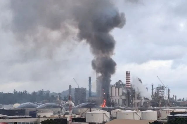 Kilang Pertamina Balikpapan Terbakar, Petugas Tutup Akses ke Lokasi