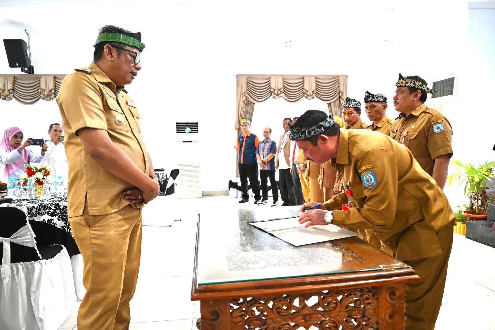 Basri Rase Kukuhkan Tim Percepatan Akses Keuangan Daerah Bontang, Ini Tupoksinya