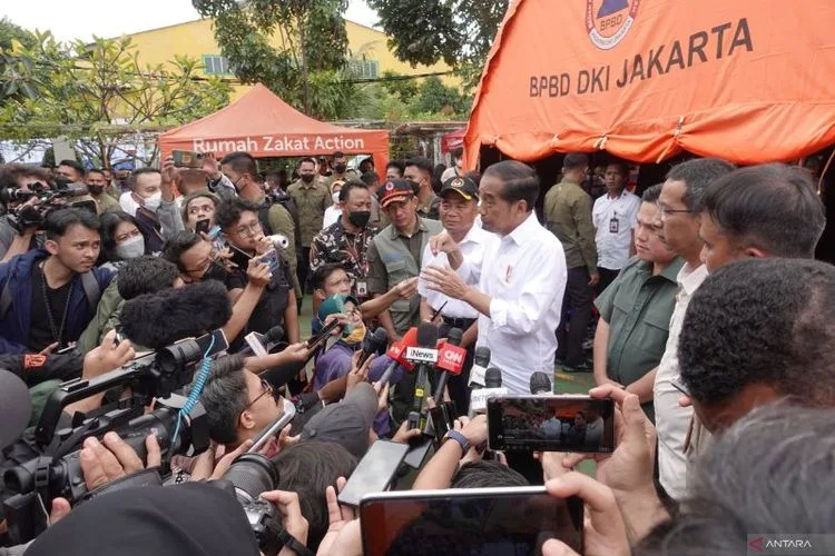Jokowi Minta Menteri BUMN Relokasi Korban Kebakaran Depo Pertamina Plumpang