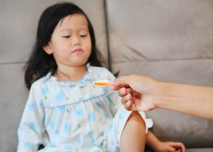Kiat Jitu Memberikan Obat Sirup pada Anak, Tanpa Drama dan Sesuai Dosis