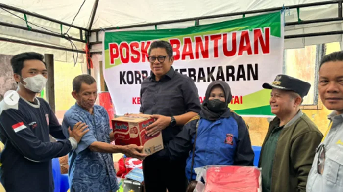Wali Kota Basri Rase Salurkan Bantuan untuk Korban Kebakaran di Berbas Pantai