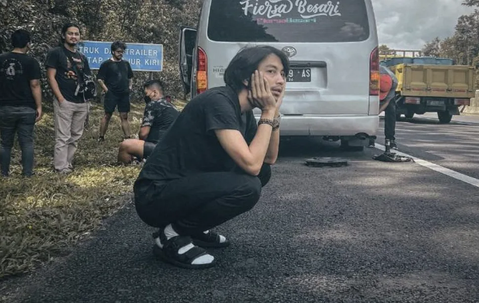 Duka Puncak Carstensz: Fiersa Besari Ungkap Curamnya Medan Pendakian Usai 2 Pendaki Wafat