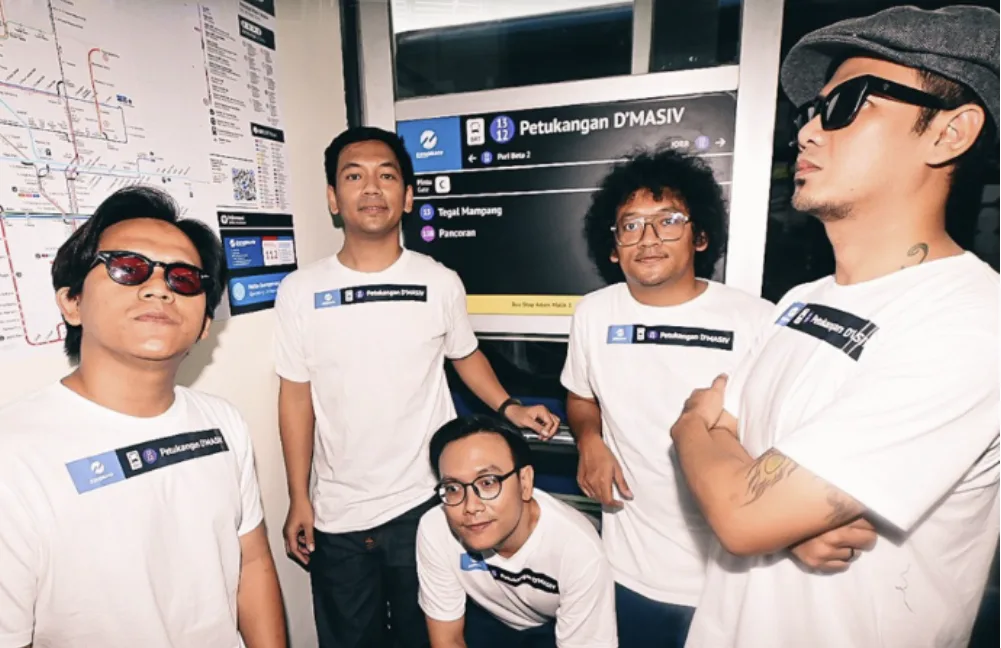 D’Masiv Kejutkan Penggemar! Halte TransJakarta Petukangan Resmi Berganti Nama, Rayakan 22 Tahun Berkarya