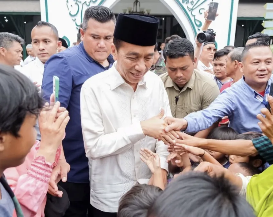 Jokowi Pamer Ijazah Asli dan Jawab Sindiran Kacamata Rusak