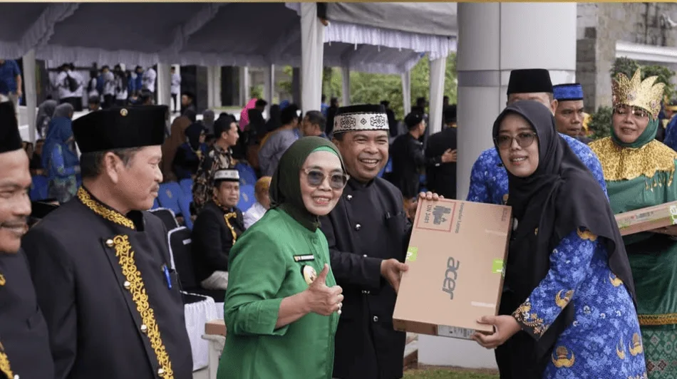 Hardiknas 2025: Bontang Dorong Transformasi Pendidikan Digital, 256 Guru Negeri Terima Laptop