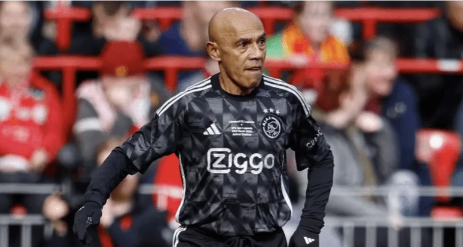Simon Tahamata: Jejak Emas Legenda Ajax Berdarah Maluku yang Kini Jadi ‘Mata Elang’ PSSI untuk Timnas Indonesia