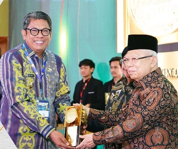 Bontang Kembali Raih Adipura Kencana, Basri Rase Terima Penghargaan dari Wapres Ma’ruf Amin