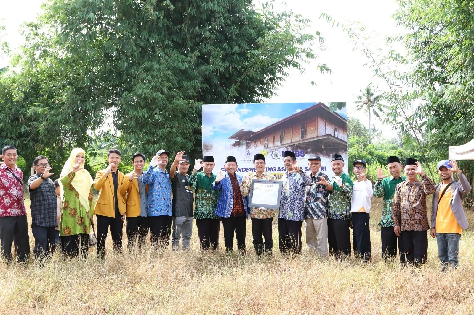 Tandai Milad ke-14, Sekolah Kreatif Muhammadiyah 2 Bontang Groundbreaking Asrama Ponpes Modern Kreatif MBS