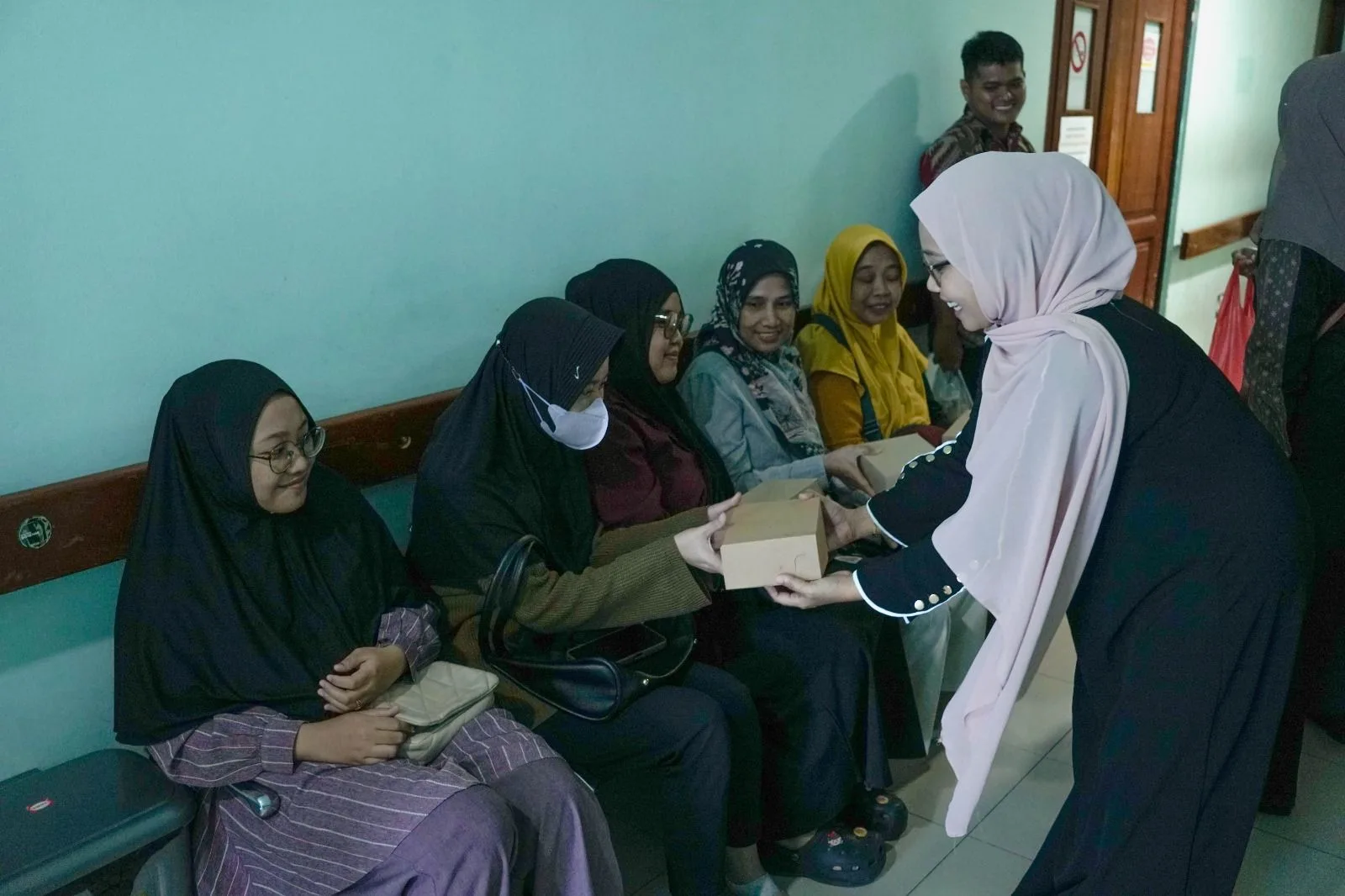 PWI Bontang Bagikan Ratusan Takjil untuk Pasien RSUD Taman Husada, Tambah Ilmu dengan Kajian Islam