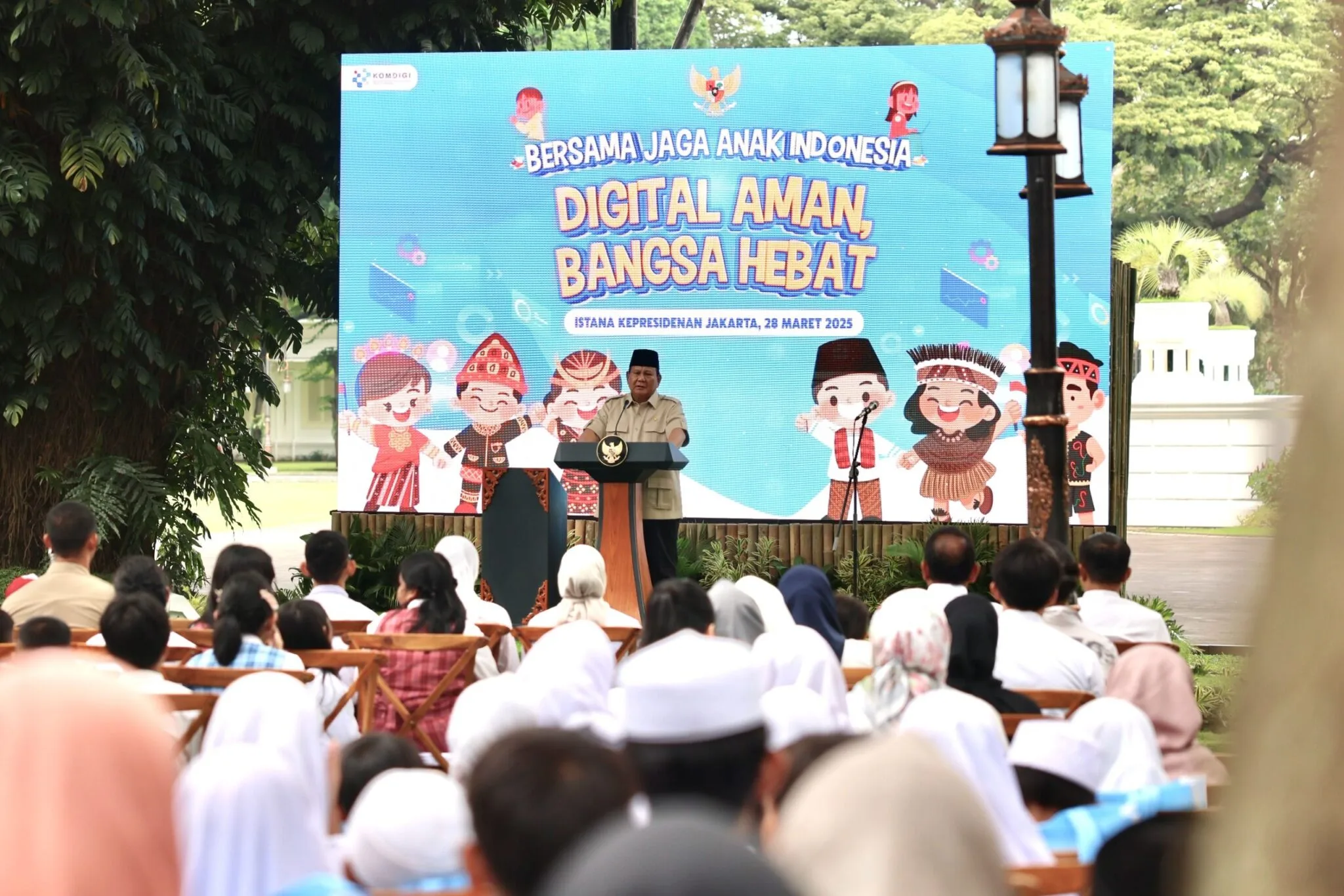 Darurat Kejahatan Online Anak, Prabowo Sahkan Aturan Baru di Medsos