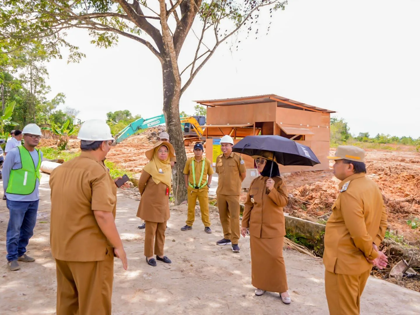 Neni Tinjau Lahan untuk Pembangunan Rumah Dinas dan Sirkuit Balap di Bontang Lestari