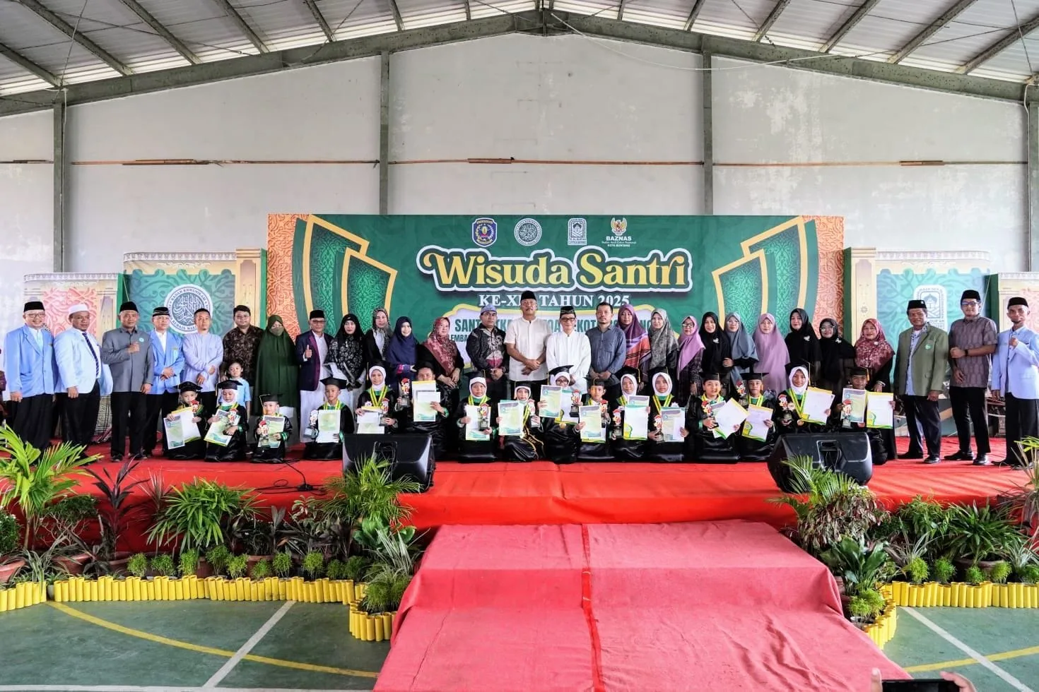 Air Mata Haru Iringi Wisuda ke-19 Santri BKPRMI Bontang, Pemkot: Terus Dukung Program Keagamaan