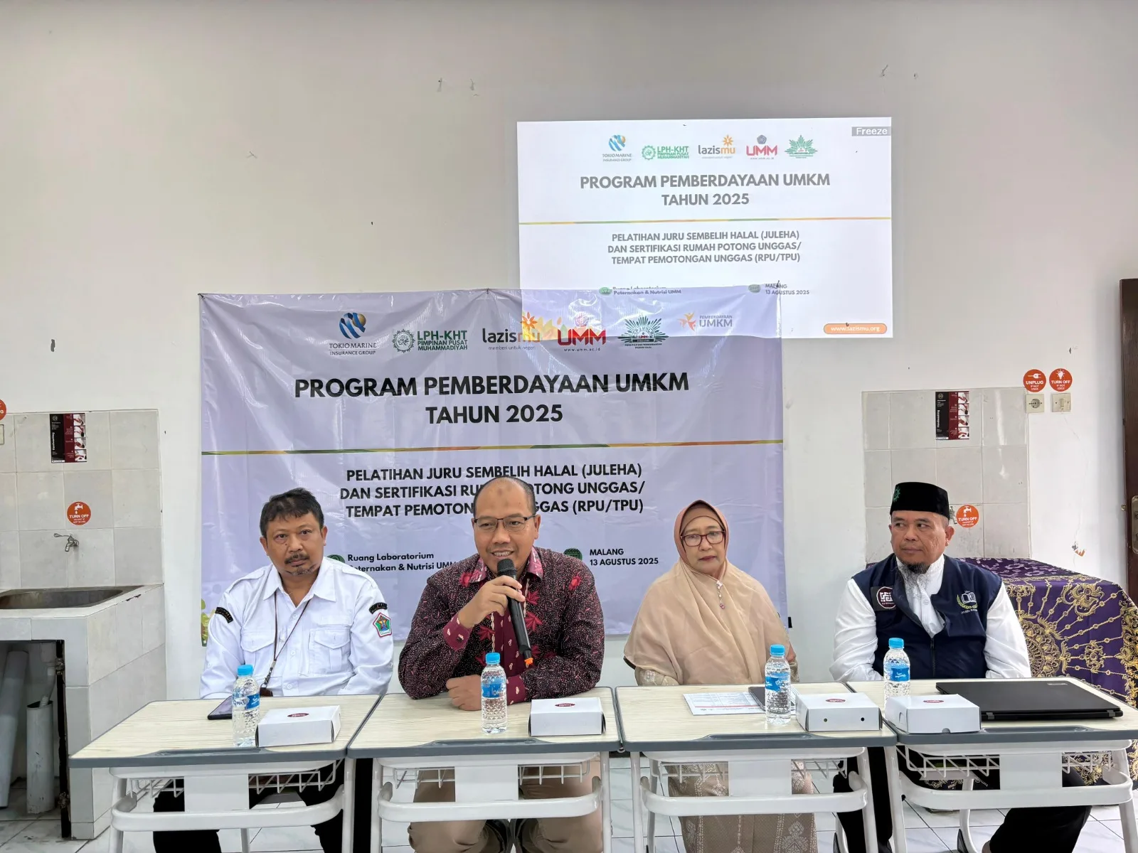 Bukan Sekadar Memotong, Ini Peran Vital Juru Sembelih di Balik Daging Halal Anda
