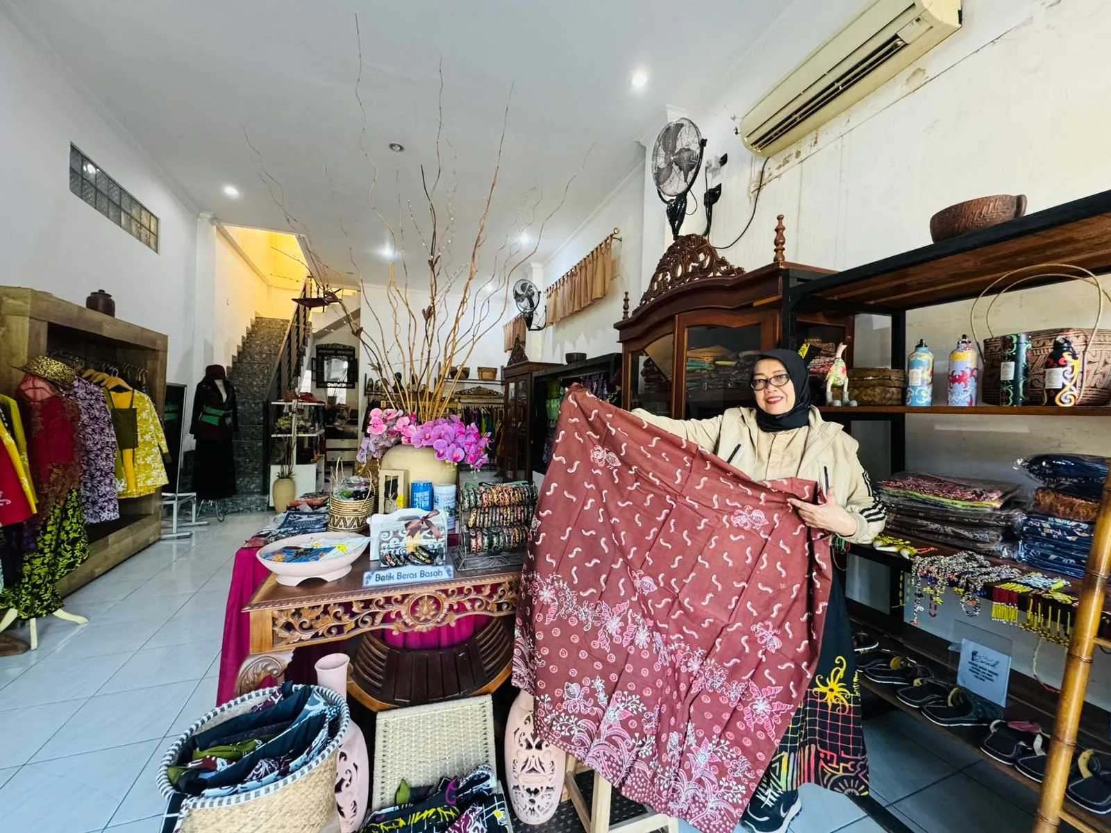 Batik Beras Basah: Jejak Gigih Wiji ‘Ewied’ Rahayu, dari Bontang Menembus Batas