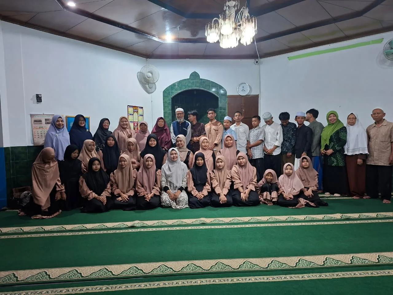 Unik, Penyuluhan Kesehatan di LKSA Aisyiyah Dinoyo Ajarkan Teknik Akupresur Atasi Nyeri Haid