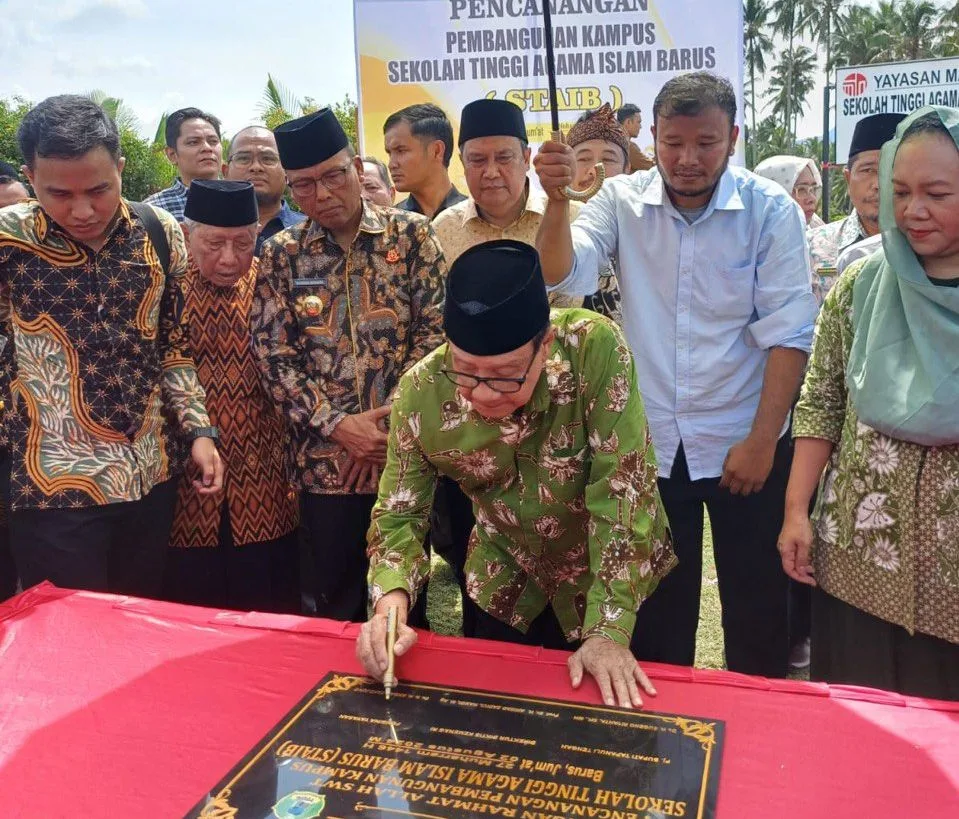 Akbar Tandjung dan Pj Bupati Tapteng Canangkan Pembangunan Sekolah Tinggi Agama Islam Barus