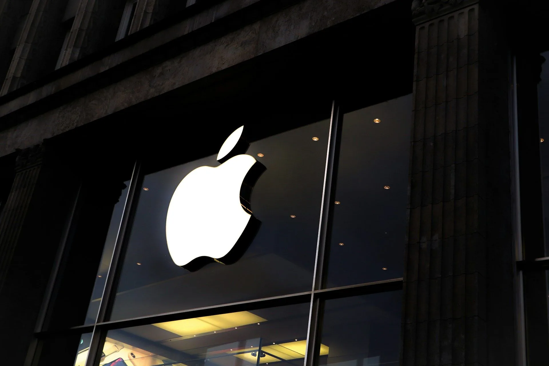 Apple Tunda Rilis Fitur Kecerdasan Buatan Apple Intelligence hingga iOS 18.1