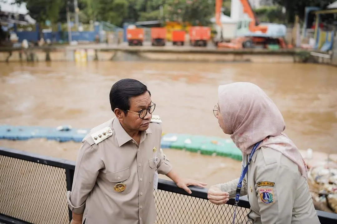Jakarta Dikepung Banjir Kiriman: Gubernur Pramono Anung Sebut Curah Hujan Rendah Bukan Penyebab Utama
