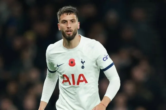 Cedera Mengerikan! Gelandang Tottenham Rodrigo Bentancur Tumbang di Menit Awal Lawan Liverpool