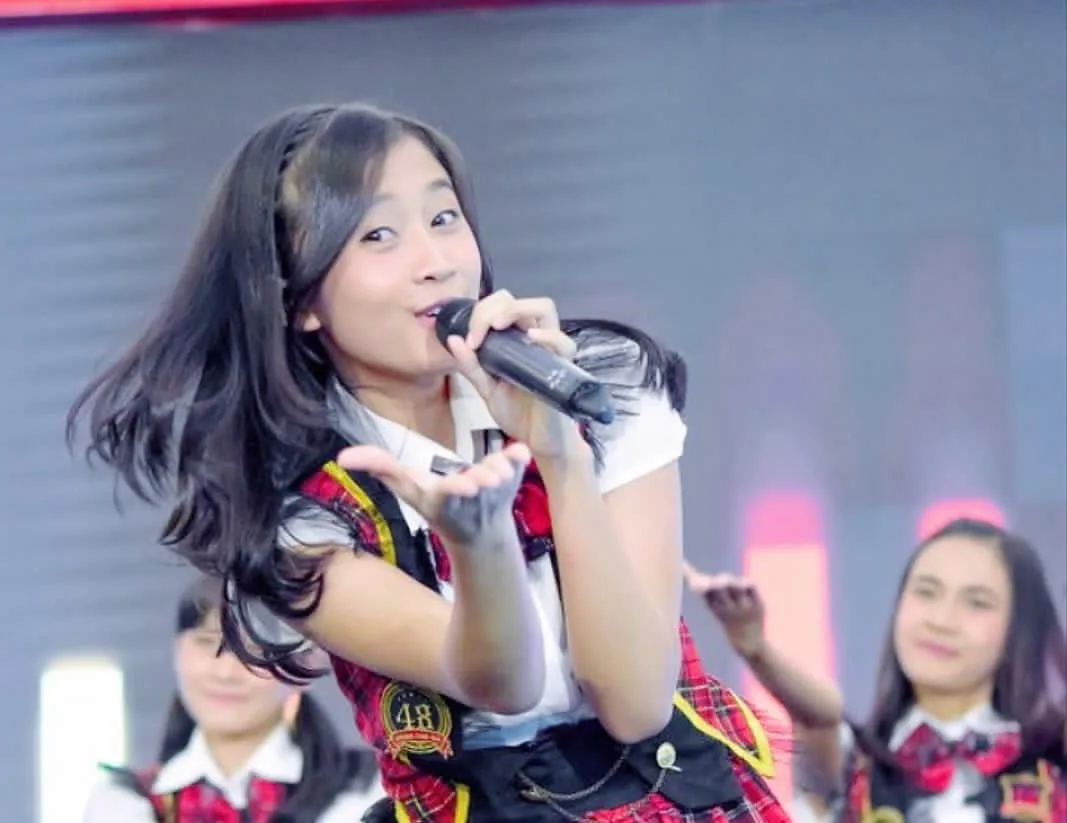 Sosok Caca JKT 48 Akhirnya Lulus Kuliah, Sandang Gelar Sarjana Hukum UMM