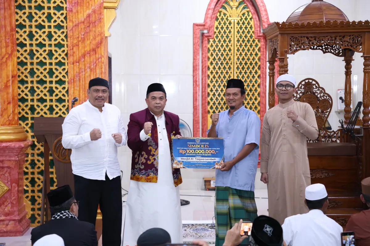 Wawali Agus Haris Serahkan Bantuan Rp100 Juta di Safari Ramadan Masjid At Taqwa Bontang