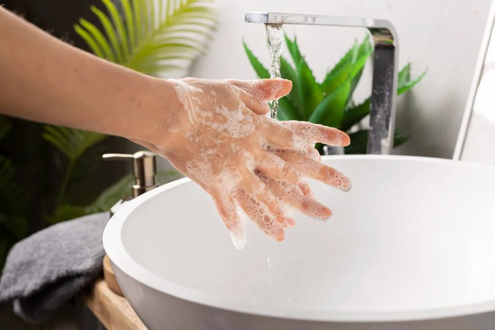Cuci Tangan Pakai Sabun dan Hand Sanitizer, Cegah Penyakit Infeksi