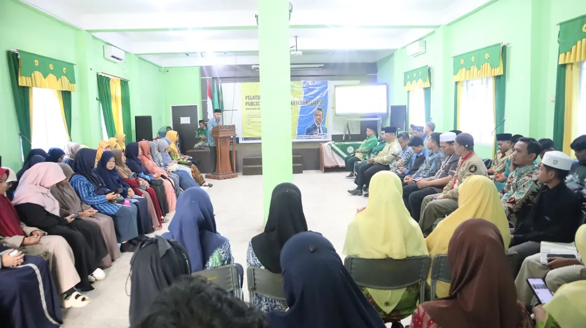 80 Pengelola Amal Usaha Muhammadiyah Bontang Digembleng Ilmu Public Speaking dan Pelayanan Prima