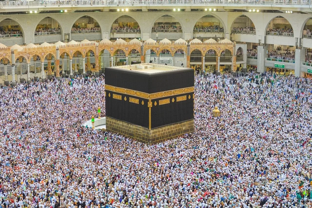 Haji Lebih Cepat dan Eksklusif? Ini Perbandingan Haji Khusus dan Furoda di Musim 2025