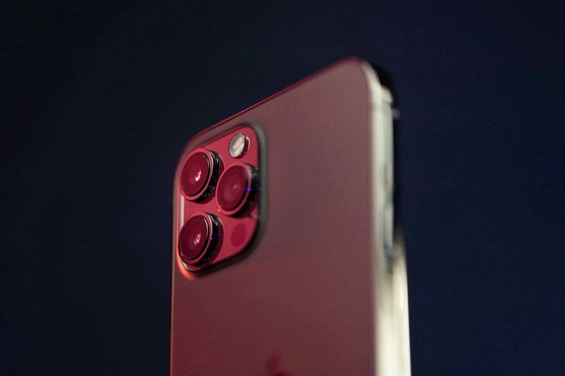 Akhiri Dominasi Sony, Apple Dikabarkan Beralih ke Samsung untuk Sensor Kamera iPhone 16