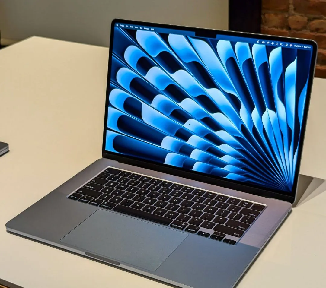 MacBook Air M4 Biru Langit Resmi Meluncur: Chip M4, Desain Ikonik, Warna Baru Memukau