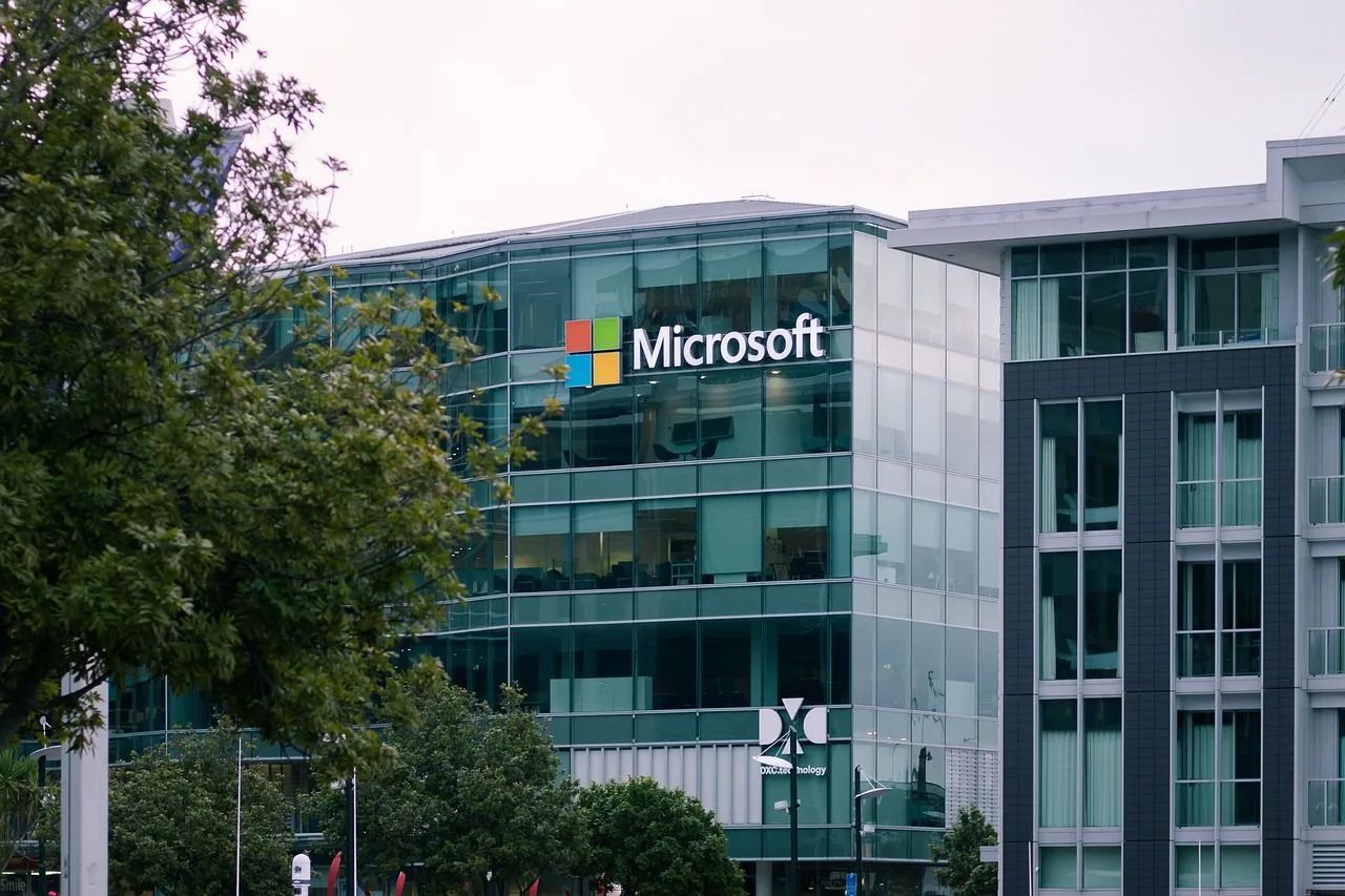 Microsoft Wajibkan Karyawan di Tiongkok Beralih dari Android ke iPhone, Kenapa?