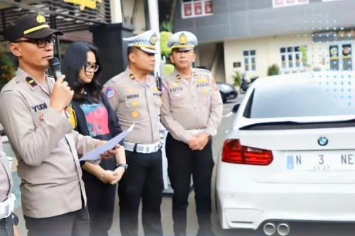 Viral TikTok: BMW Malang Kena Tilang Rp500 Ribu Gara-Gara Plat Nomor Palsu Tak Senonoh