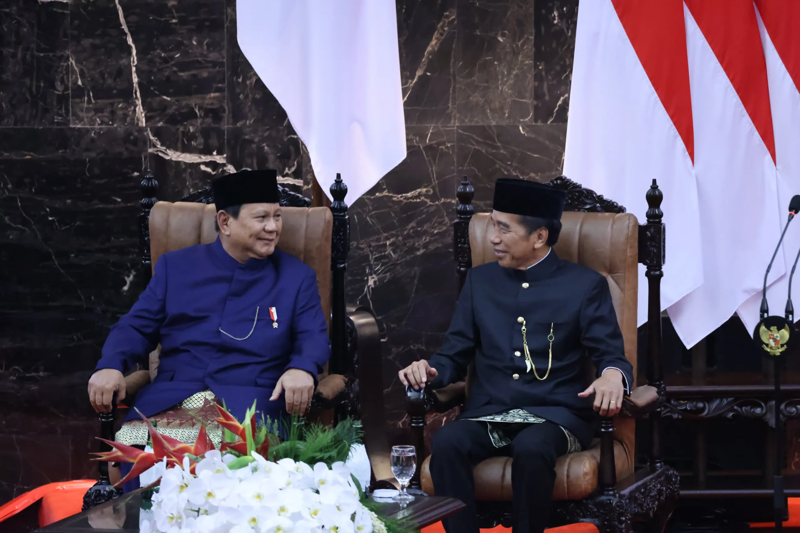 Tepuk Tangan Jokowi untuk Prabowo Saat Pelantikan Presiden RI 2024: Momen Penuh Kebanggaan di Sidang MPR