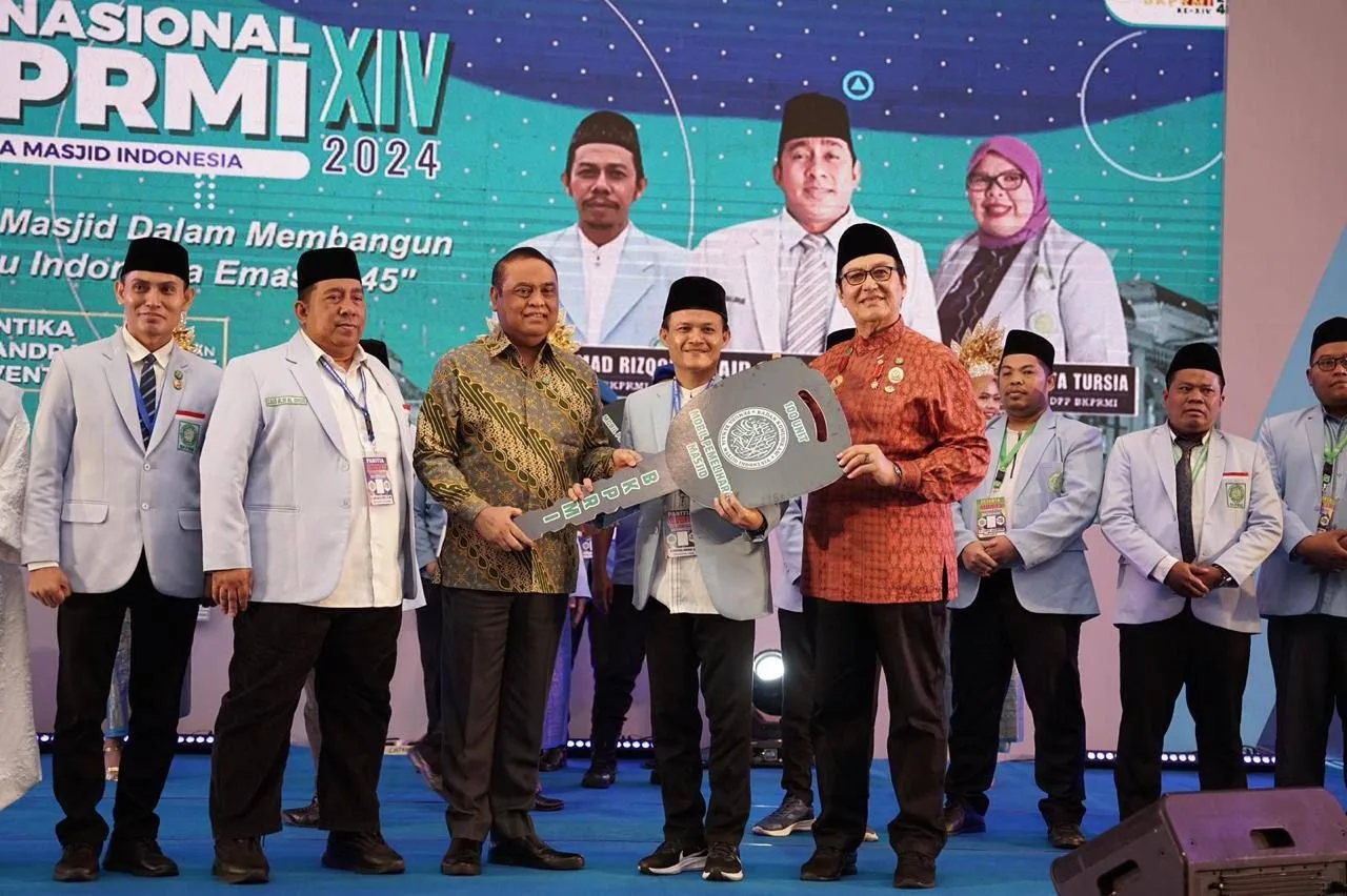 Prabowo Subianto Sumbangkan 100 Mobil untuk Pemeliharaan Masjid