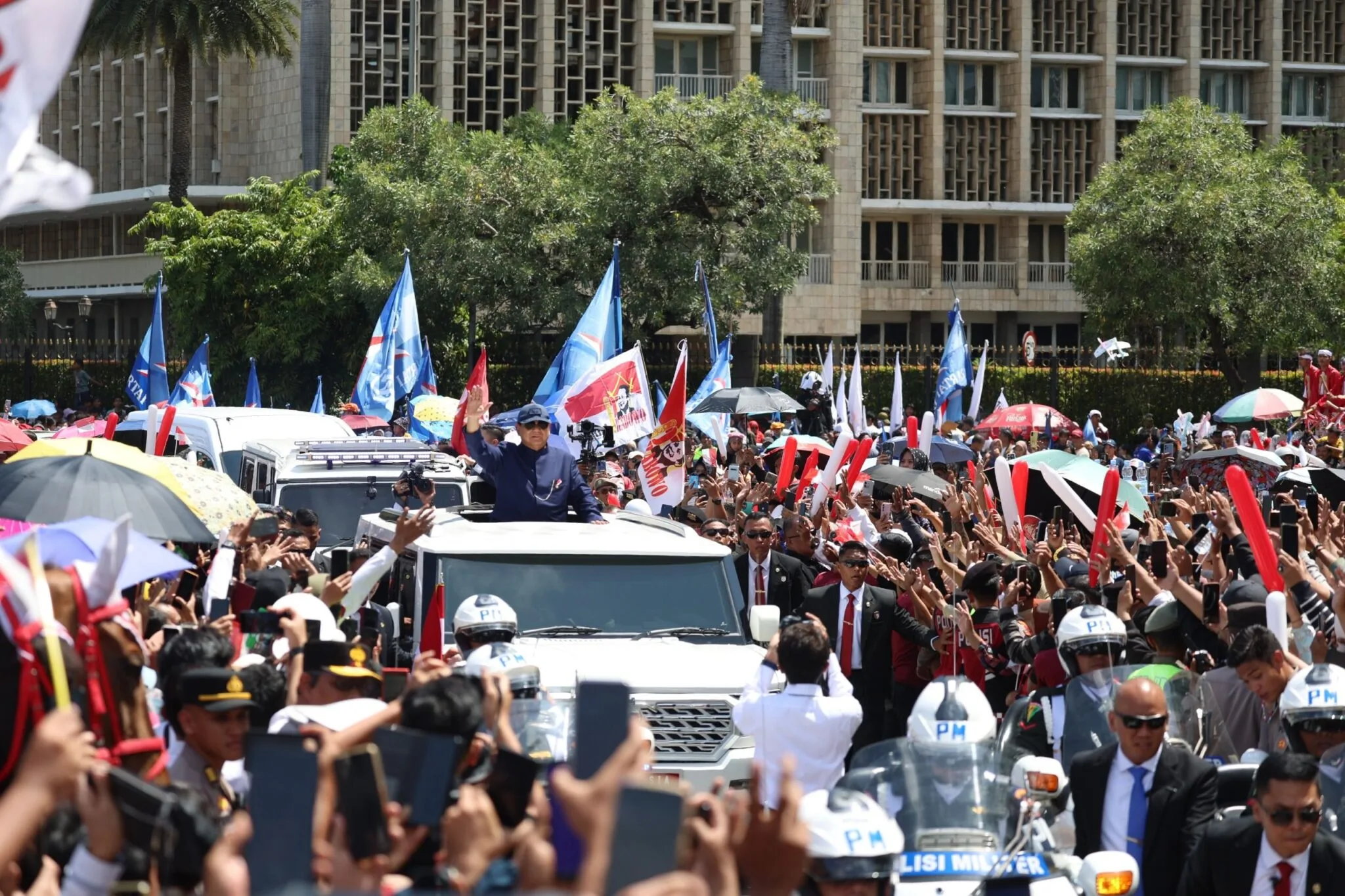 Prabowo Gunakan Mobil Pindad Maung untuk Perjalanan Perdana Menuju Istana sebagai Presiden