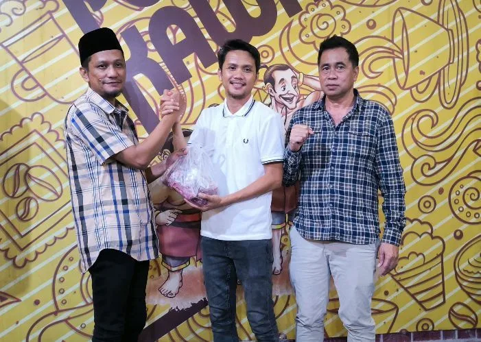 PWI Kaltim Salurkan Daging Kurban untuk Wartawan Senior dan Anggota di Iduladha 1445 H