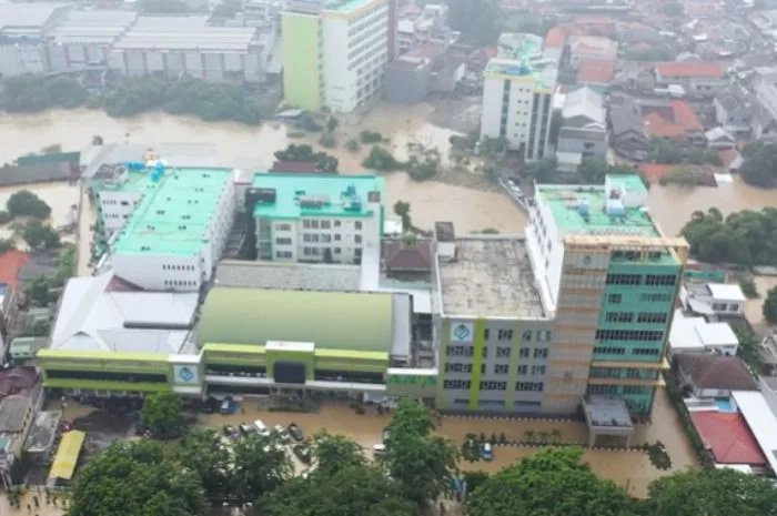 RSUD Bekasi Lumpuh Diterjang Banjir: Listrik Padam, Pasien ICU Dievakuasi