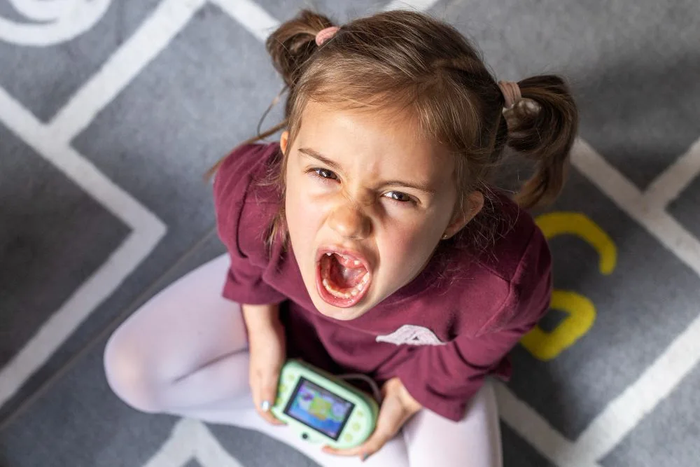 Bermain Gawai Berlebihan Picu Tantrum pada Anak, Orang Tua Harus Tahu Tahapan Emosional Anak
