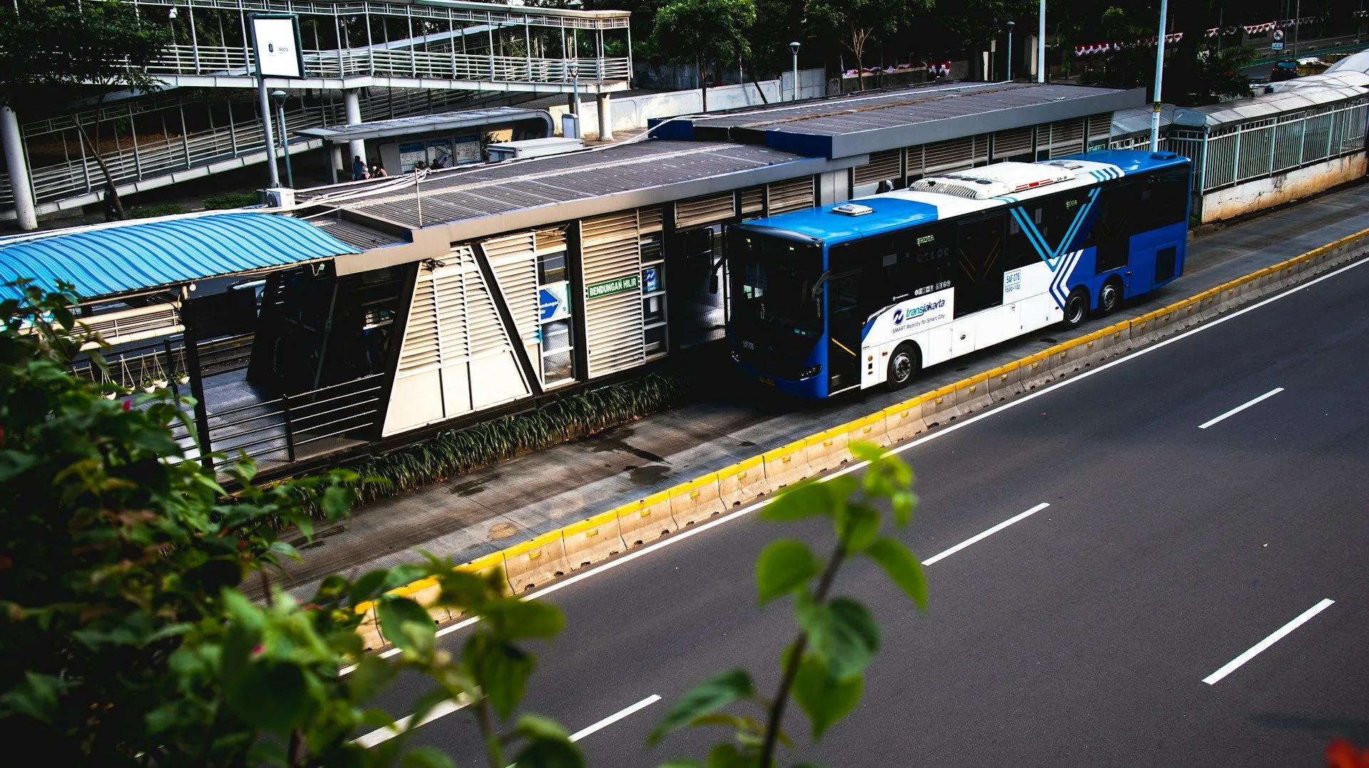 Satu Dekade Transportasi Era Jokowi: Solusi untuk Rakyat atau Tantangan yang Tak Kunjung Usai?