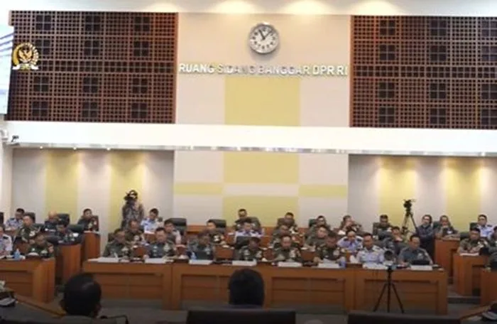 DPR dan Pemerintah Rapat UU TNI di Hotel Mewah, Publik Geram: Efisiensi Anggaran Hanya Omong Kosong
