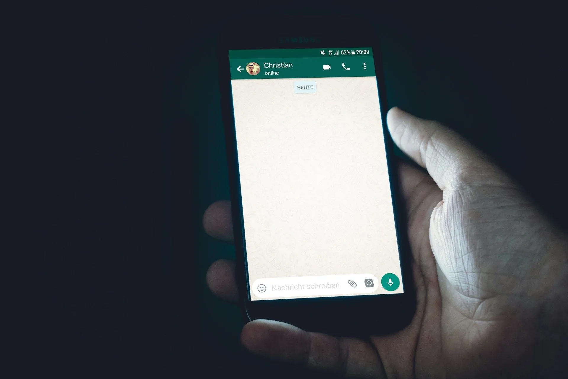 WhatsApp Kembangkan Fitur Avatar AI Generatif, Pengguna Bisa Bikin Avatar Unik dari Selfie
