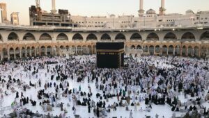 Masjidil Haram di Makkah. Arab Saudi mengumumkan awal Ramadhan 1445 jatuh pada hari ini, Senin 11 Maret 2024.