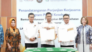 Penandatanganan Perjanjian Kerja Sama antara BPJS Kesehatan dan Lazismu untuk membantu melunasi tunggakan iuran anggota Muhammadiyah.