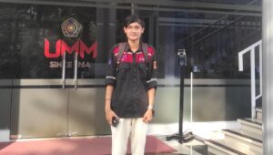 Mahasiswa Program Studi Teknik Mesin Fakultas Teknik Universitas Muhammadiyah Malang (UMM), Angga Dwi Aprilio yang menciptakan inovasi alat bantu jalan bersama timnya.